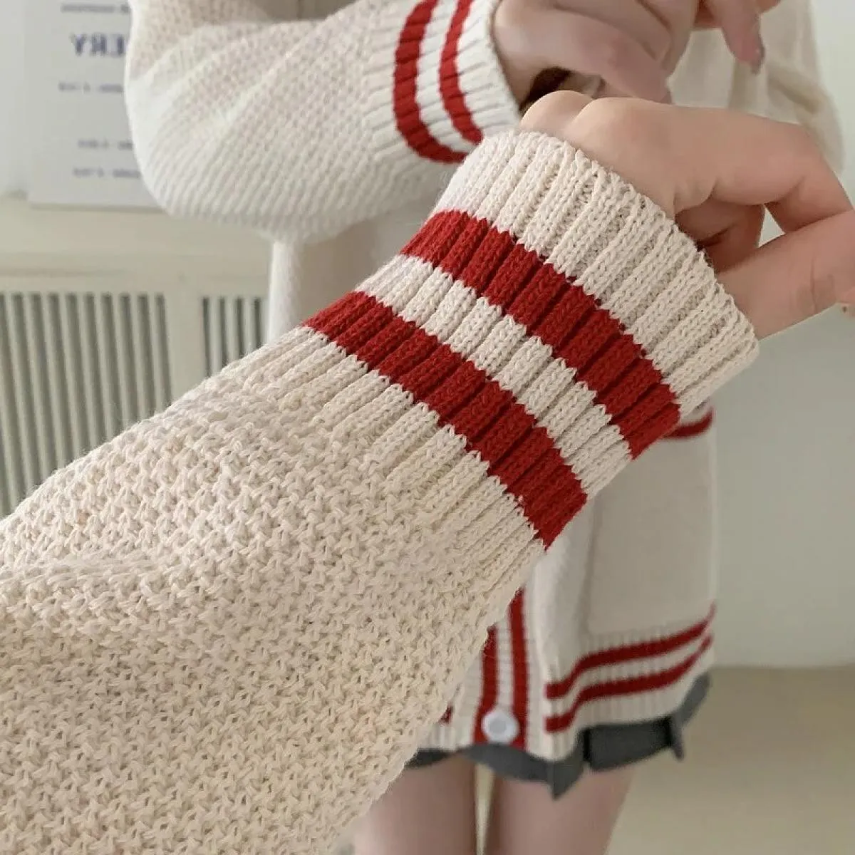 2023 Cardigan lavorato a maglia con scollo a V color primavera autunno 2023 Maglione maglione allentato delicato da donna