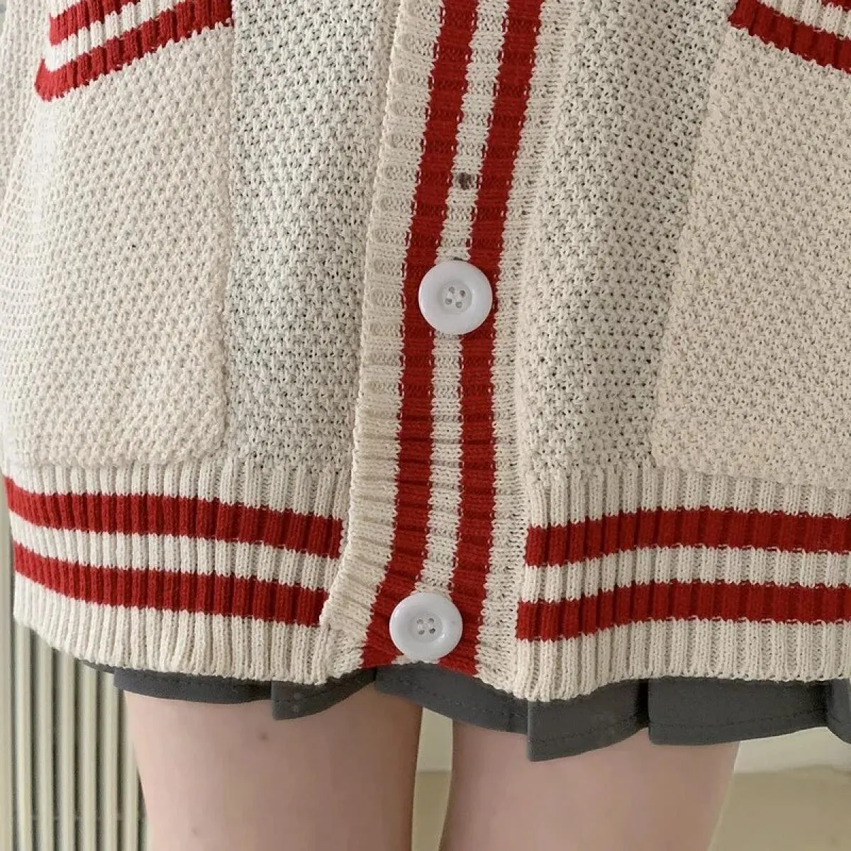 2023 Cardigan lavorato a maglia con scollo a V color primavera autunno 2023 Maglione maglione allentato delicato da donna
