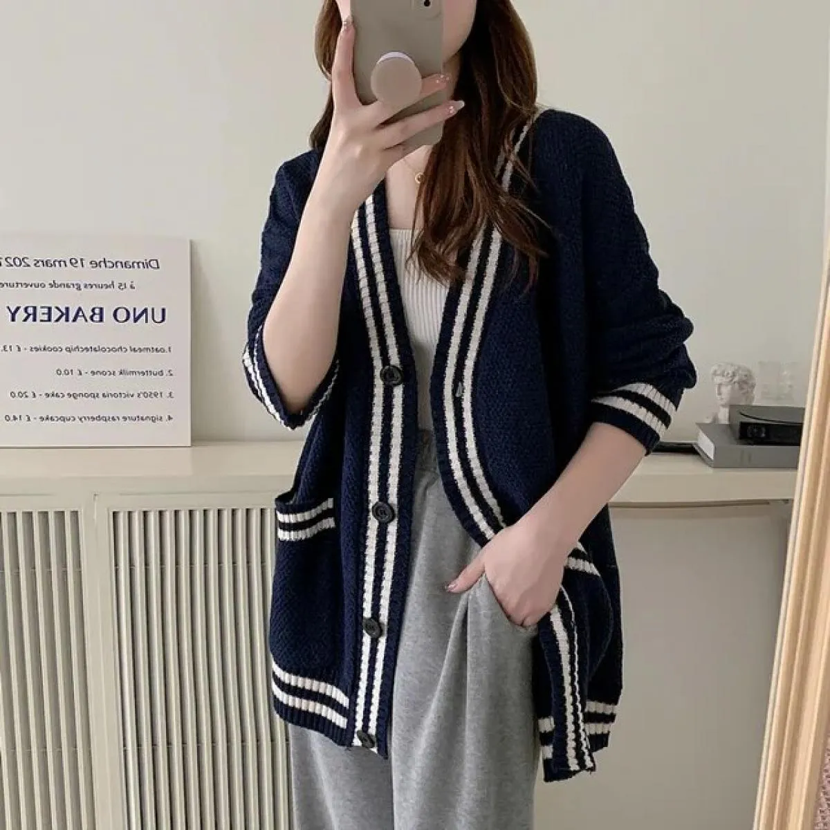 2023 Cardigan lavorato a maglia con scollo a V color primavera autunno 2023 Maglione maglione allentato delicato da donna
