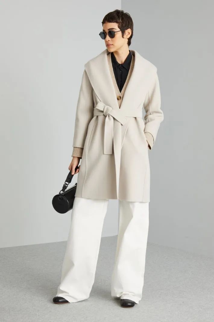 Cappotto in panno con cintura