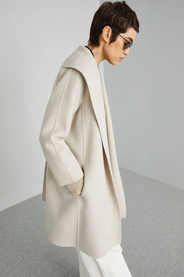 Cappotto in panno con cintura
