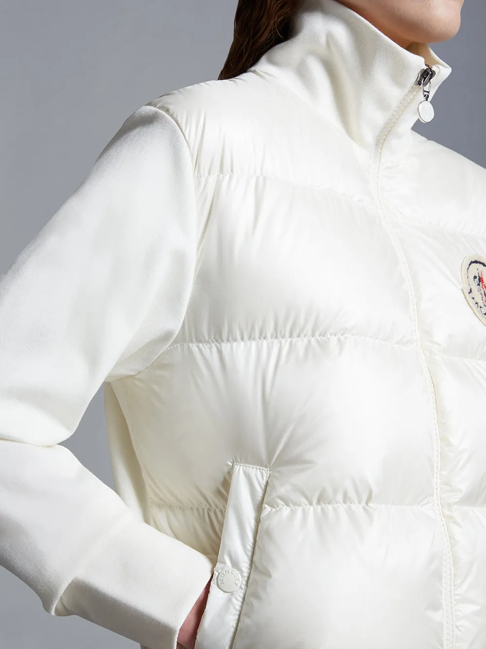 Felpa con zip e imbottitura