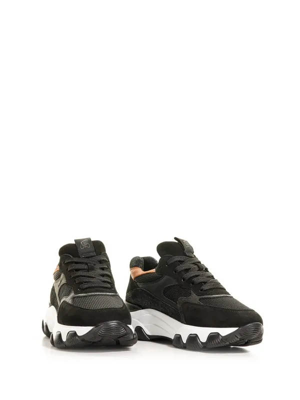 Hyperactive sneaker in suede