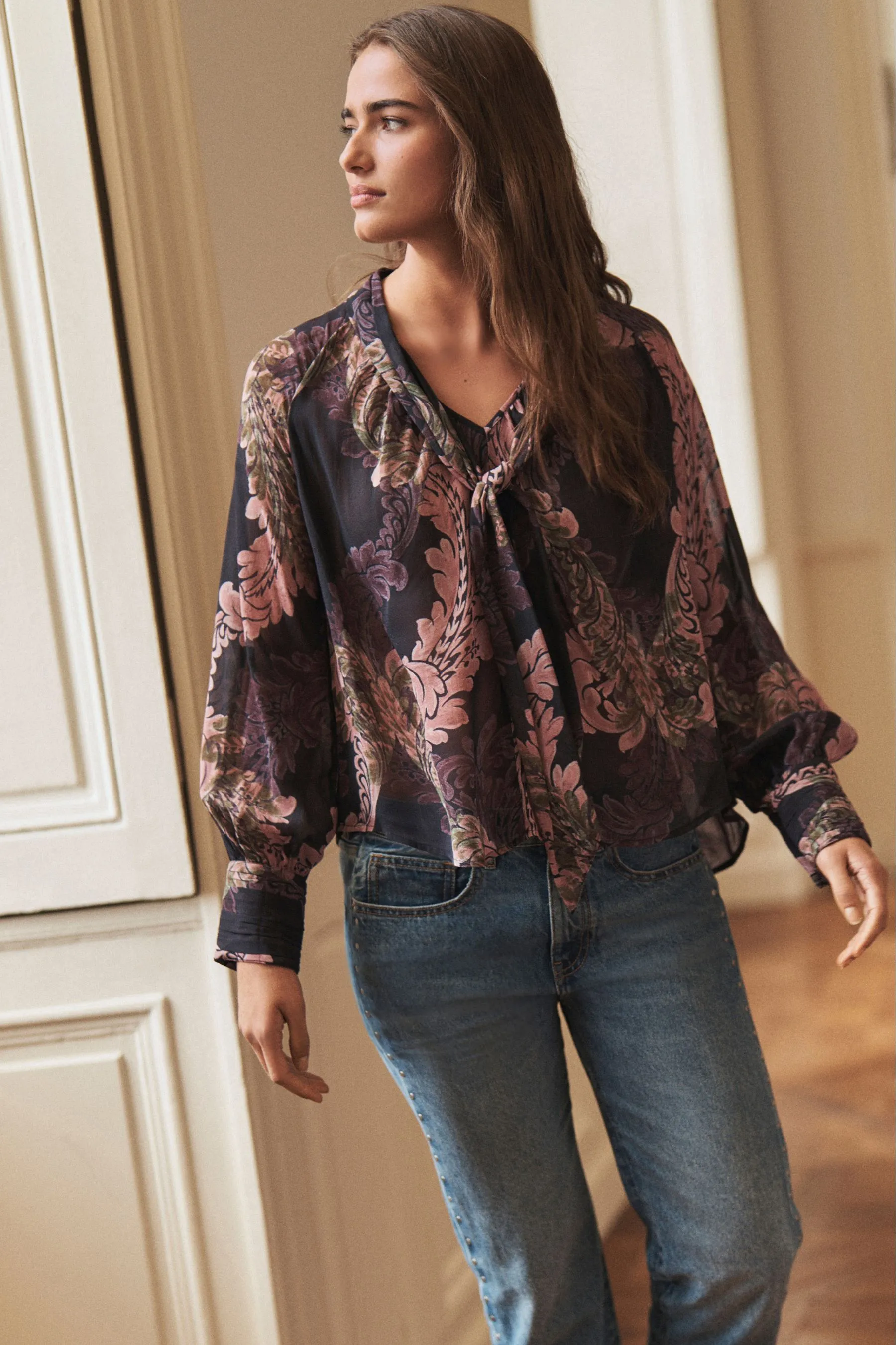 Long Sleeves Tie Neck Blouse    