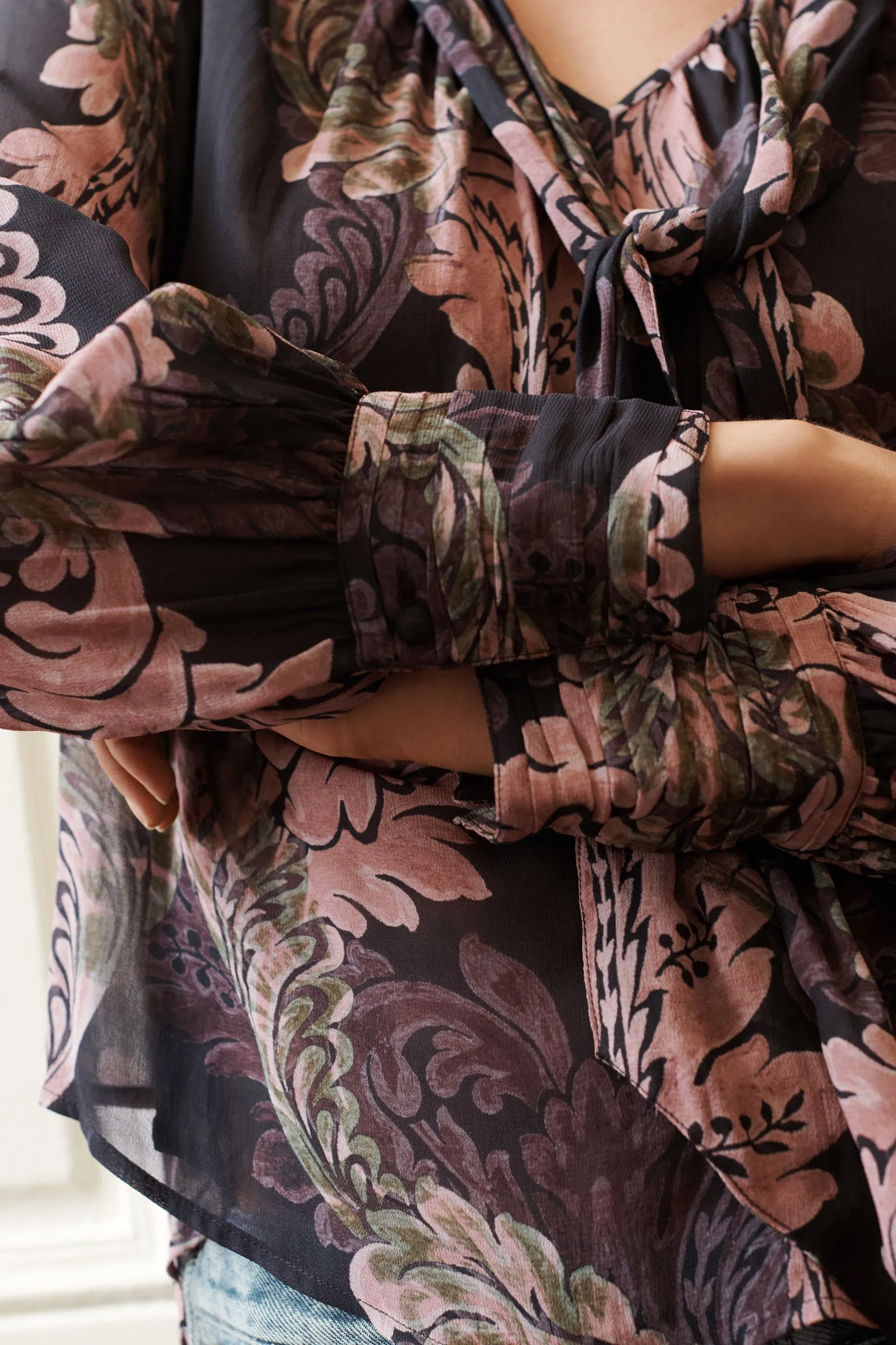 Long Sleeves Tie Neck Blouse    