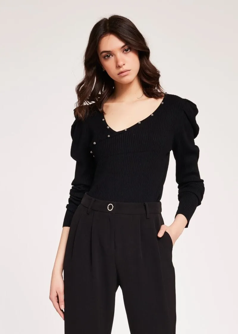 Maglia slim fit con borchie