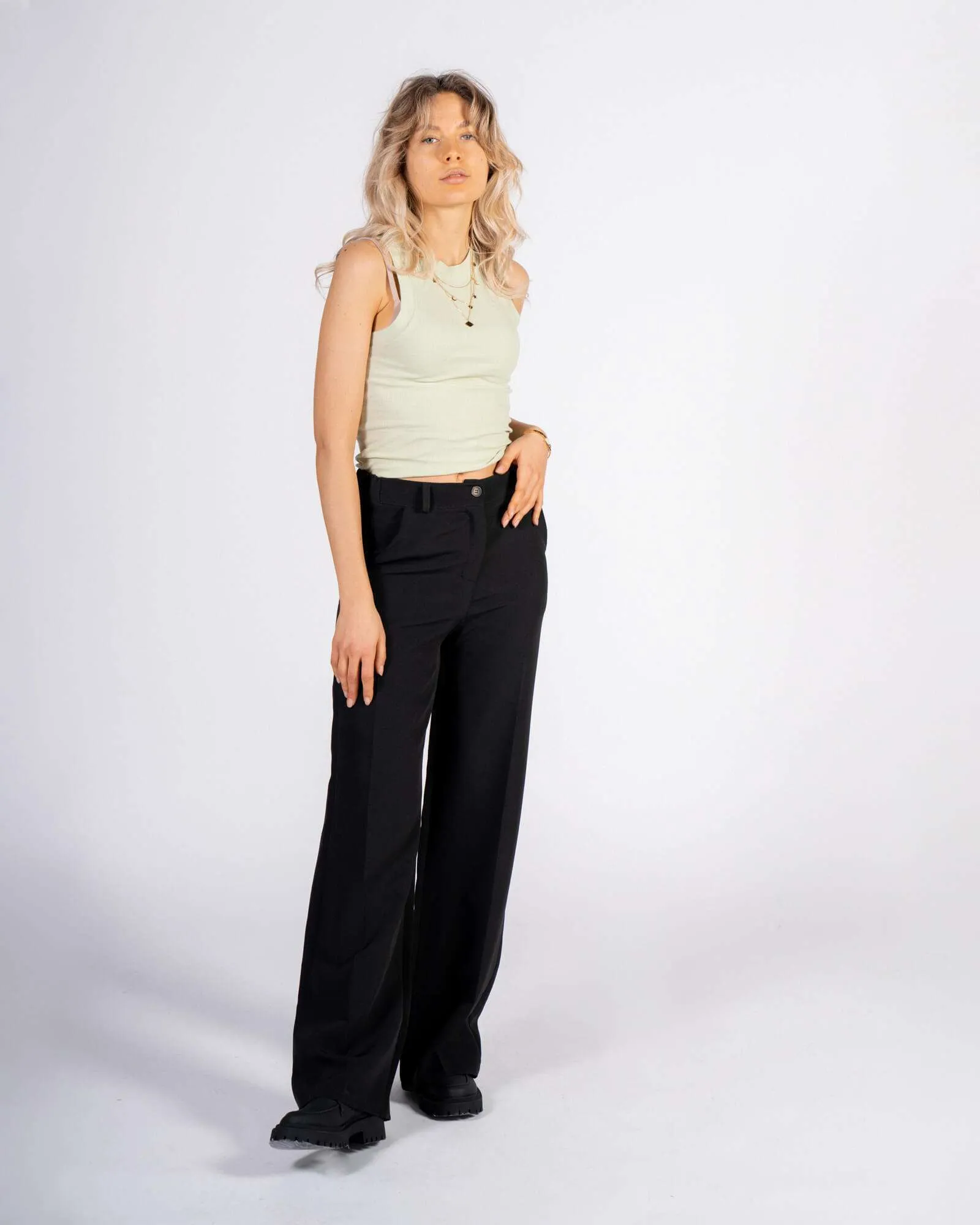 Pantalone a palazzo con piega frontale - Nero