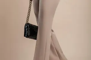 Pantalone lungo elegante con gamba dritta, cammello