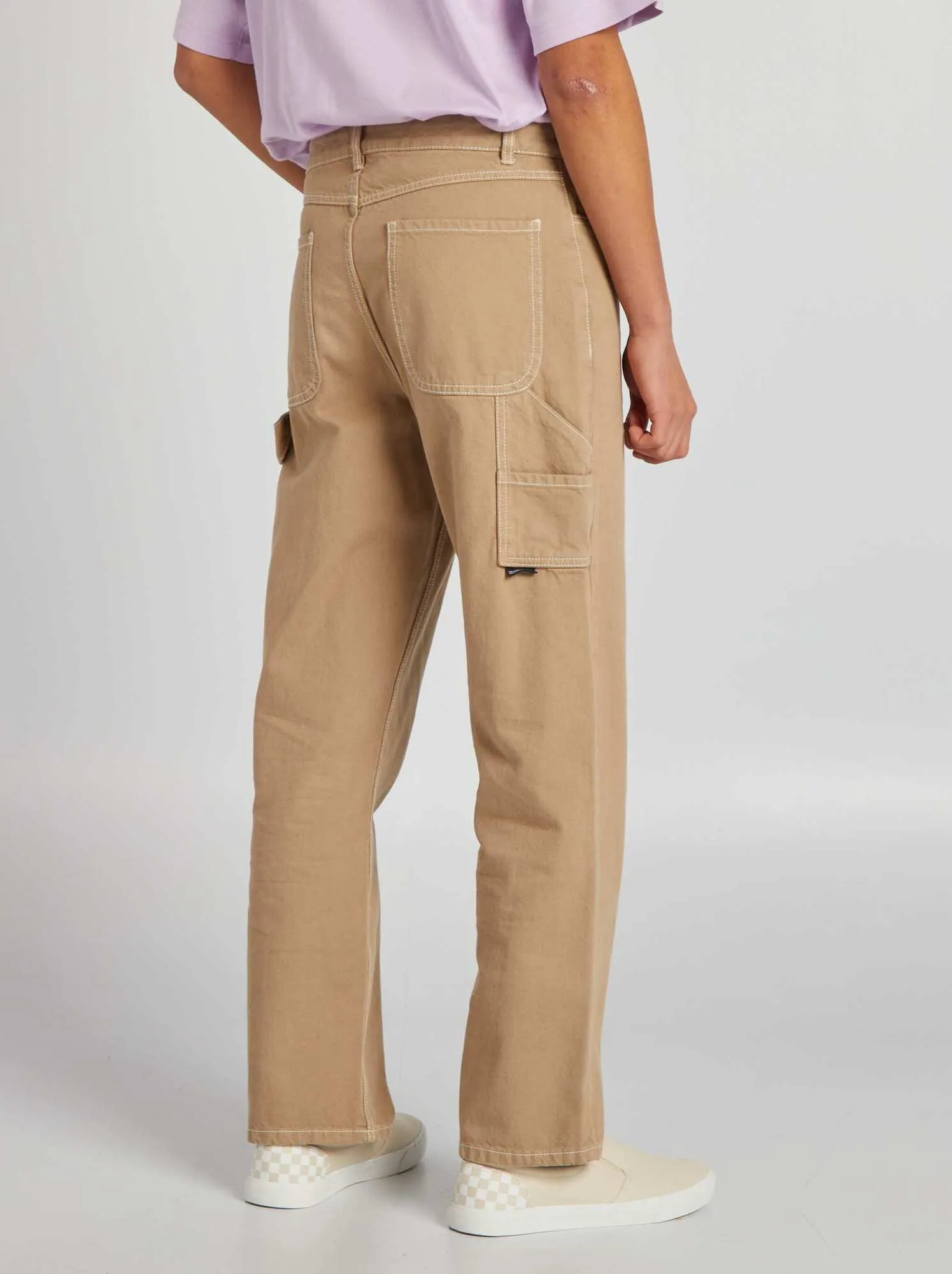 Pantaloni cargo con impunture a contrasto - BEIGE
