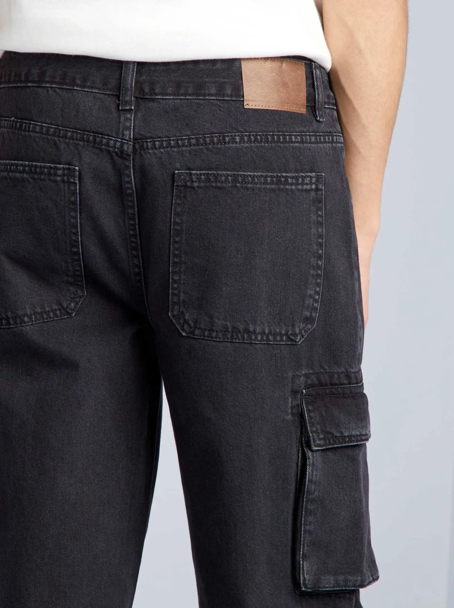 Pantaloni in denim wide leg con tasche - GRIGIO