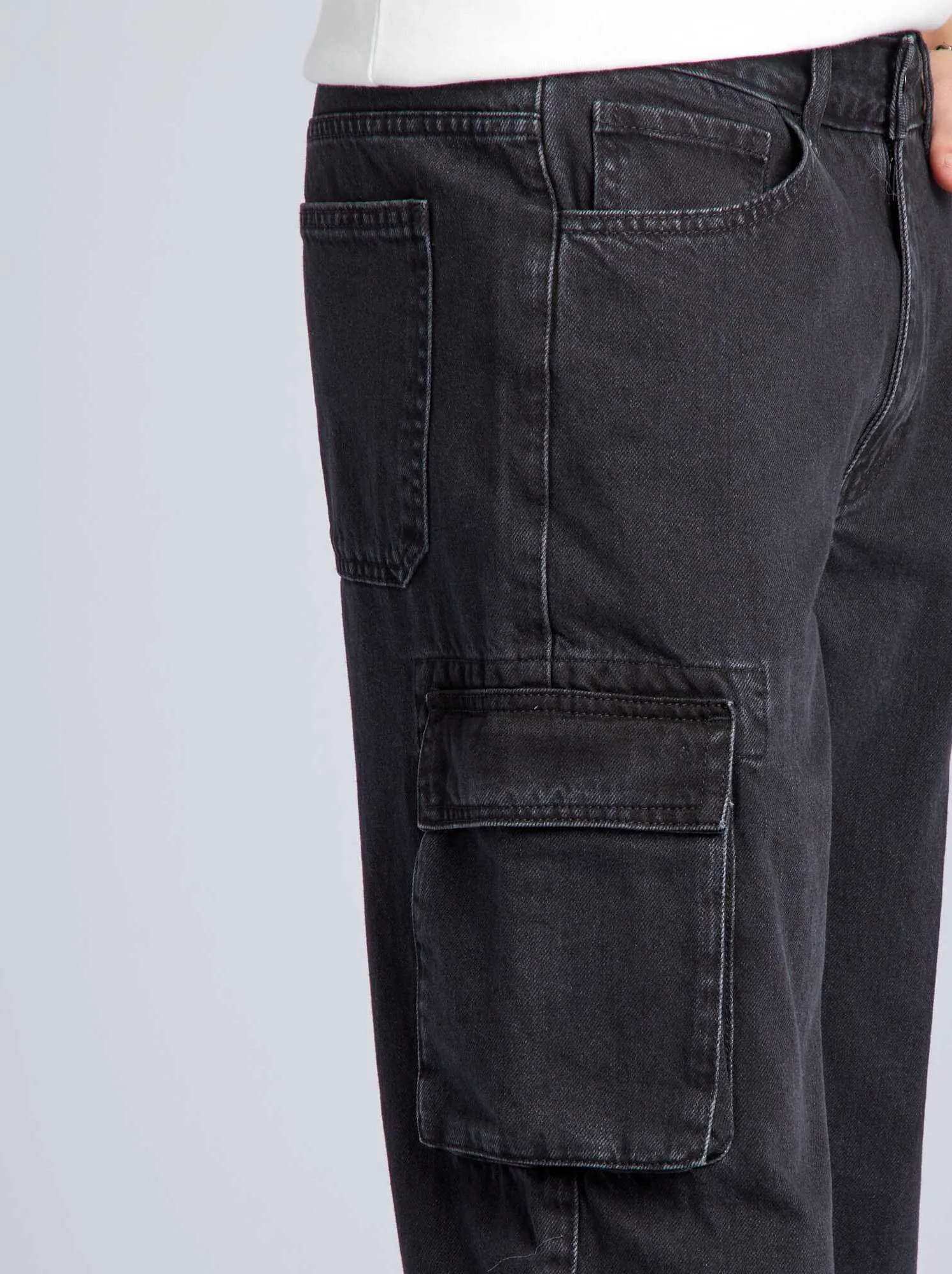 Pantaloni in denim wide leg con tasche - GRIGIO