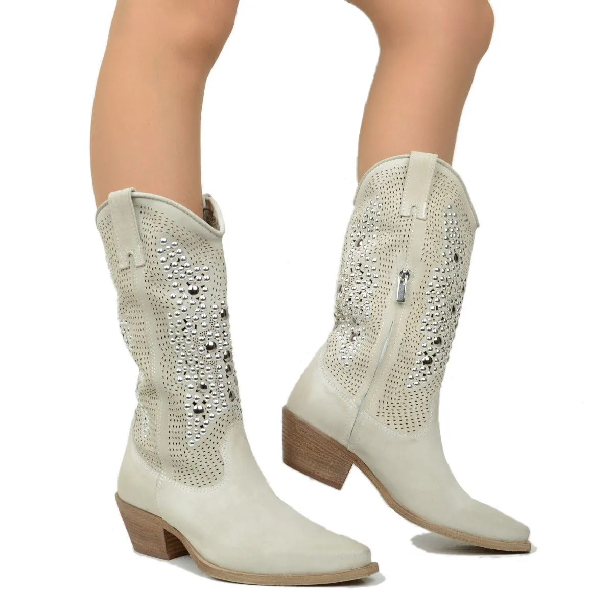 Stivali Texani Traforati Offwhite in Pelle Scamosciata con Borchie