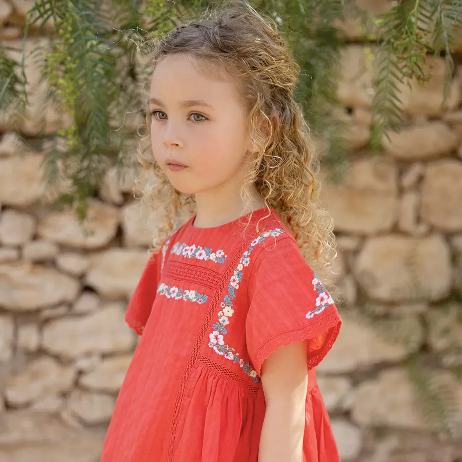 Vestito Rosso Con Ricami A Fiori